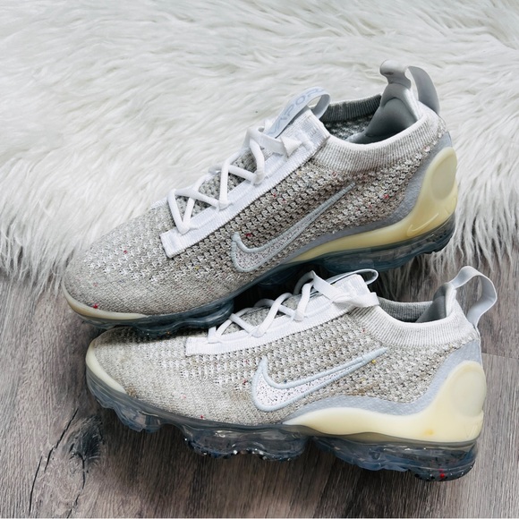 NWT Air Vapormax 2021 Women’s Shoes - Picture 6 of 9
